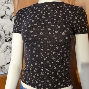 Black stretchy t shirt with flowers